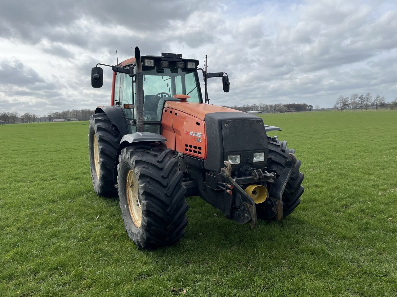 Traktor типа Valtra 8950, Gebrauchtmaschine в Nieuw Heeten (Фотография 9)