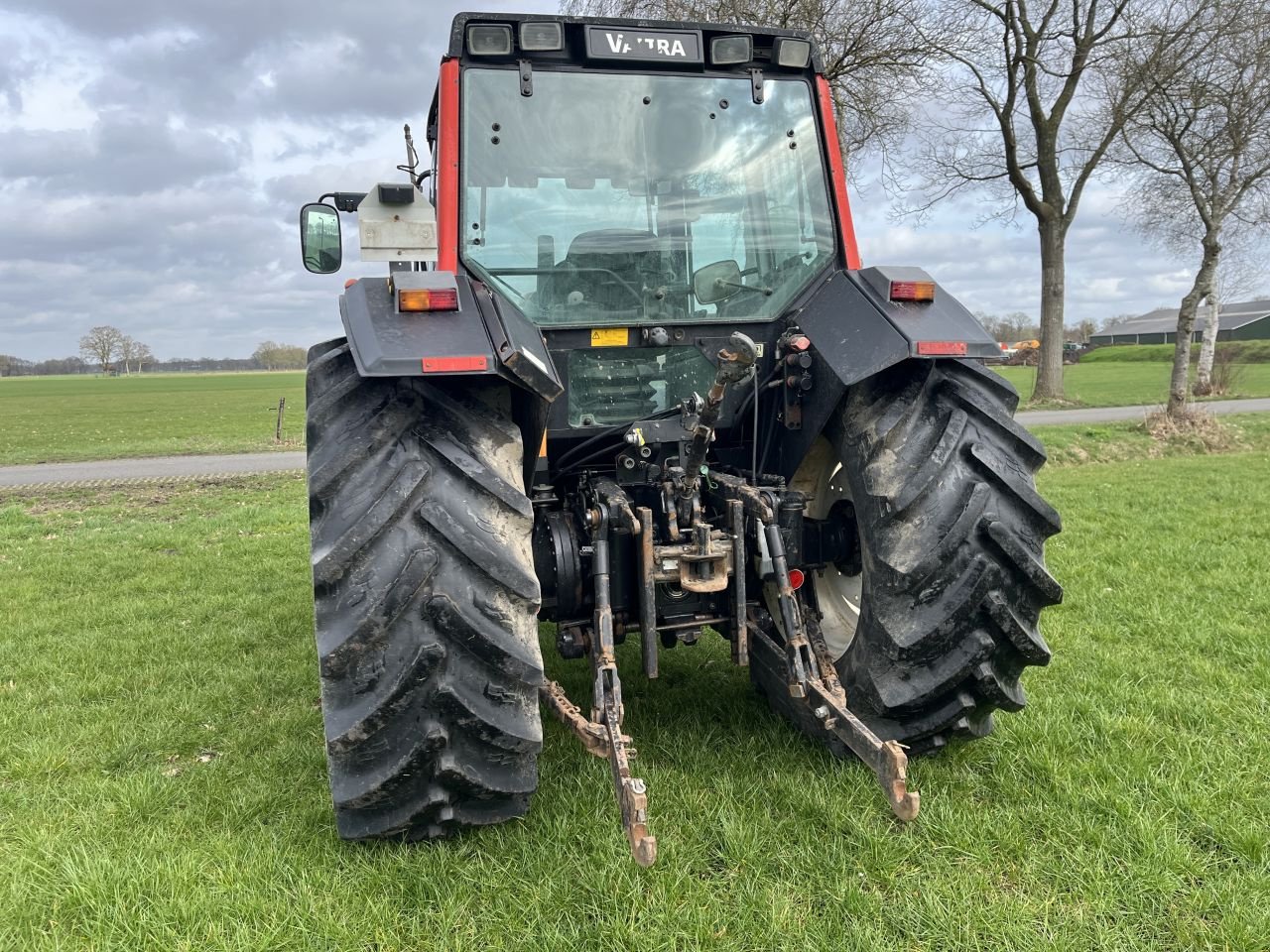 Traktor типа Valtra 8950, Gebrauchtmaschine в Nieuw Heeten (Фотография 4)