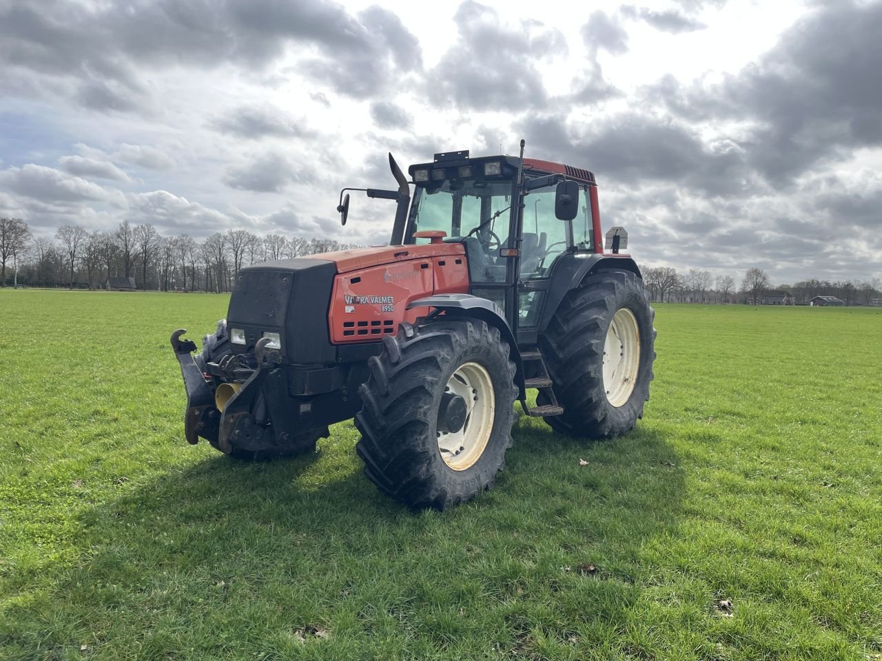 Traktor типа Valtra 8950, Gebrauchtmaschine в Nieuw Heeten (Фотография 1)