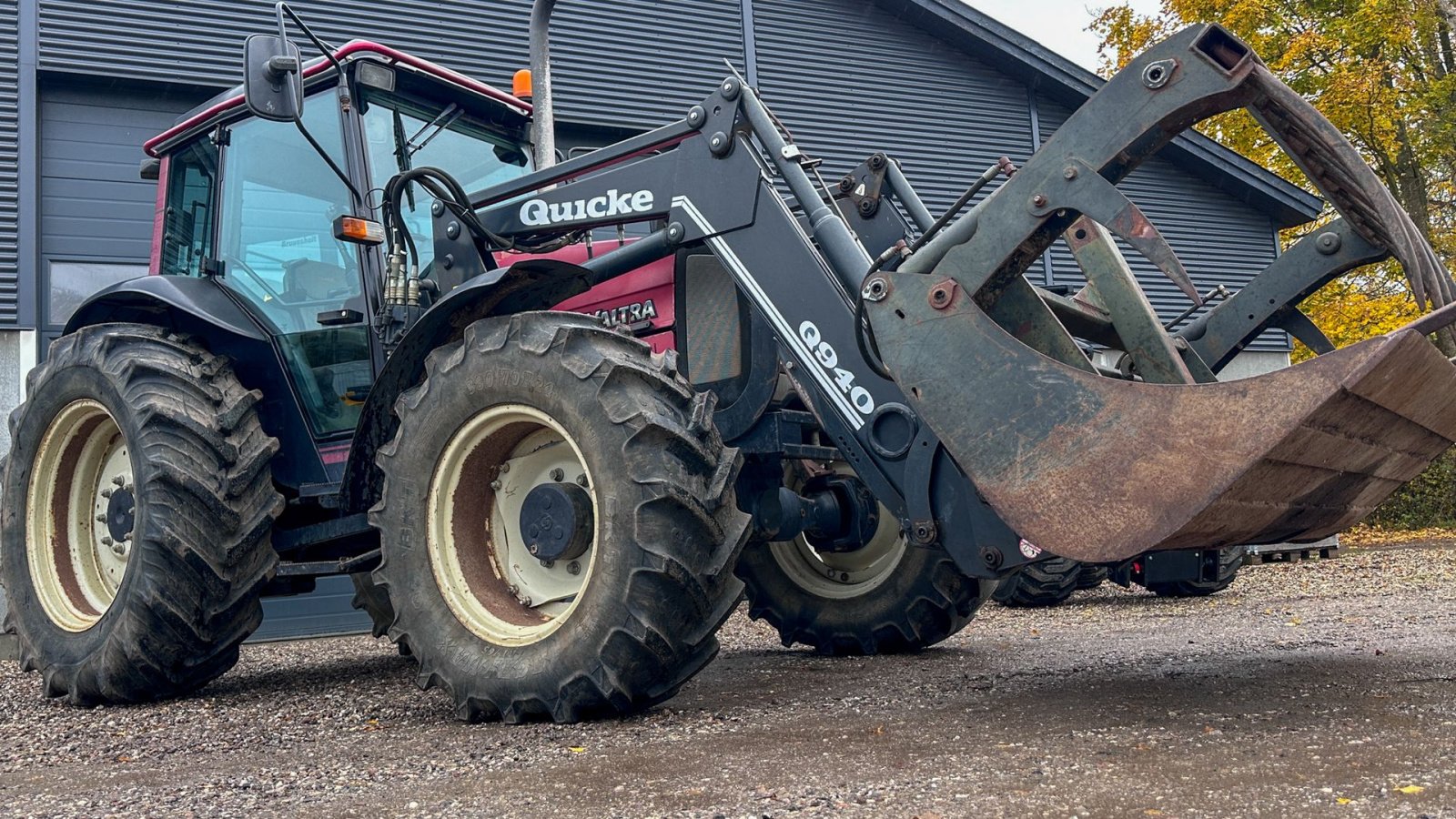 Traktor typu Valtra 900 med Ålø Frontlæsser Valtra 900, Gebrauchtmaschine v Roskilde (Obrázek 1)
