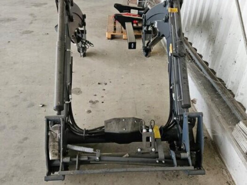 Traktor des Typs Valtra A 104, Gebrauchtmaschine in Apenburg-Winterfeld (Bild 1)