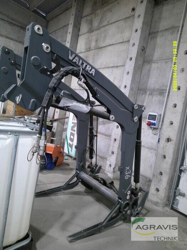 Traktor des Typs Valtra A 104, Neumaschine in Seelow (Bild 2)