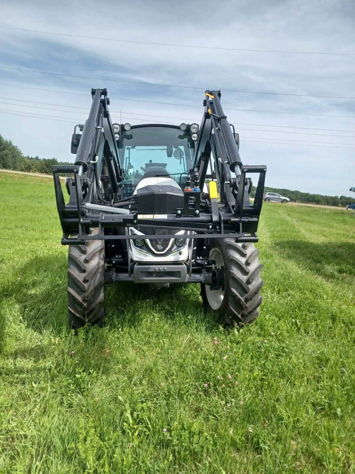 Traktor des Typs Valtra A 105 MH 4, Neumaschine in Uffenheim (Bild 2)