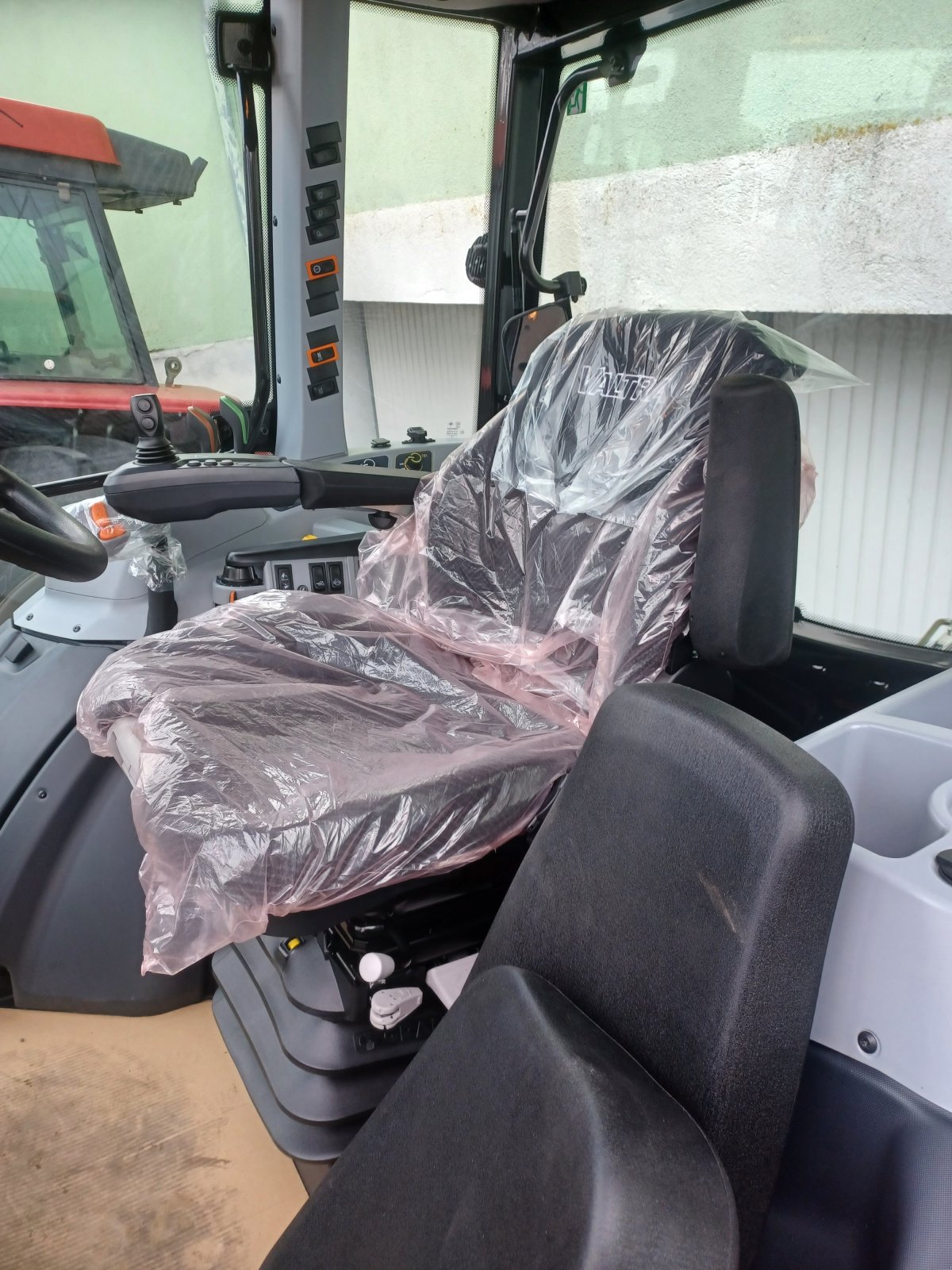 Traktor типа Valtra A 105 MH 4, Neumaschine в Uffenheim (Фотография 4)