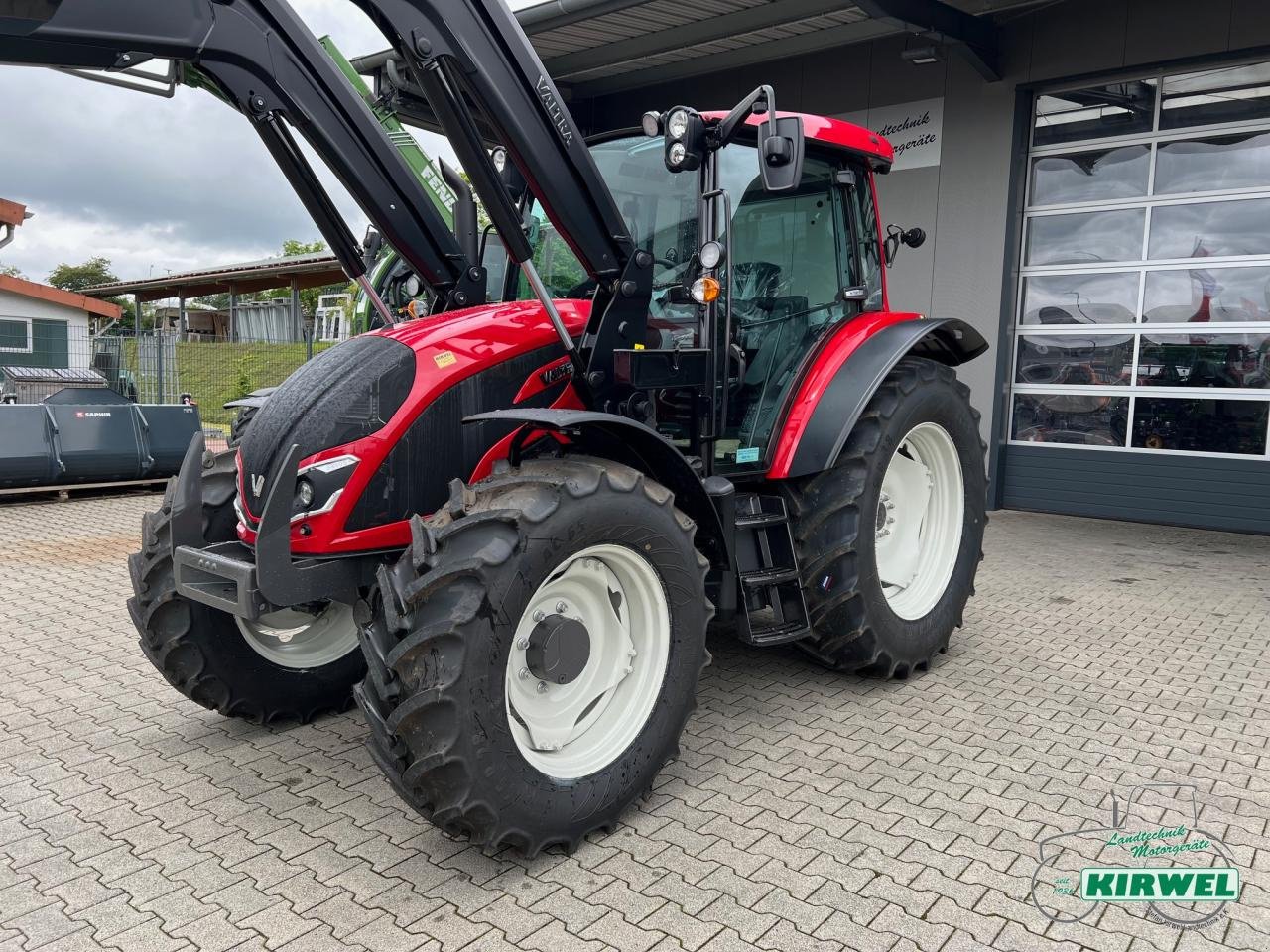 Traktor от тип Valtra A 105, Neumaschine в Blankenheim (Снимка 3)