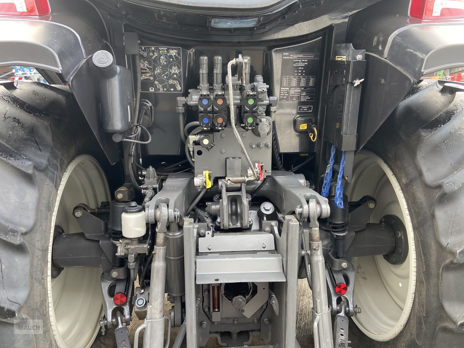 Traktor of the type Valtra A 114, Gebrauchtmaschine in Burgkirchen (Picture 8)