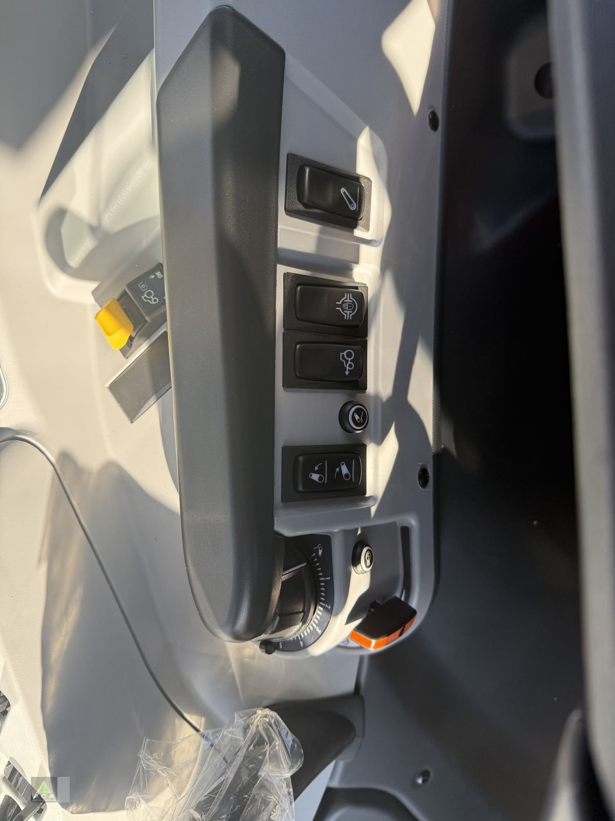 Traktor tipa Valtra A 115, Neumaschine u Markt Hartmannsdorf (Slika 18)