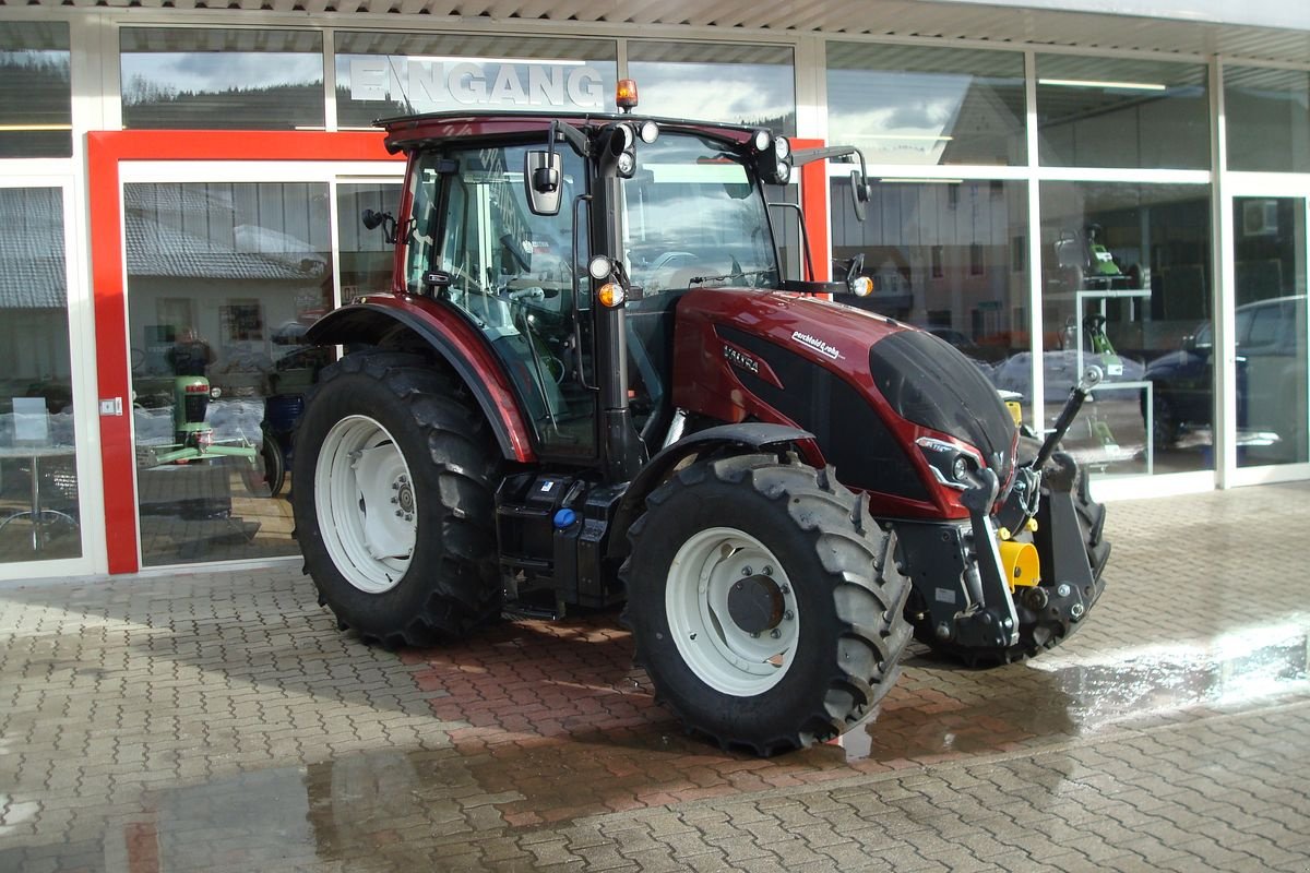 Traktor des Typs Valtra A 115, Vorführmaschine in Judenburg (Bild 1)