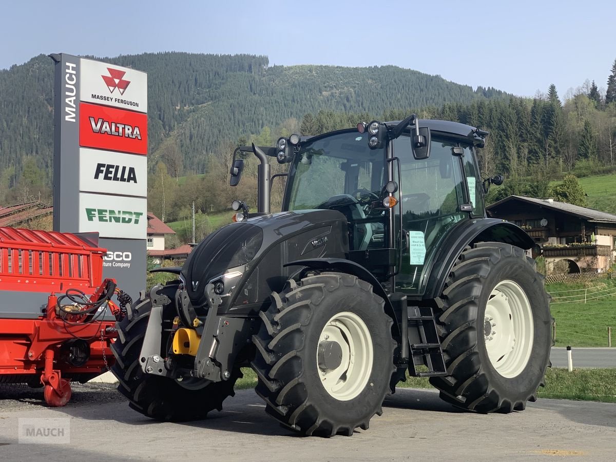 Traktor des Typs Valtra A 115, Neumaschine in Eben (Bild 1)