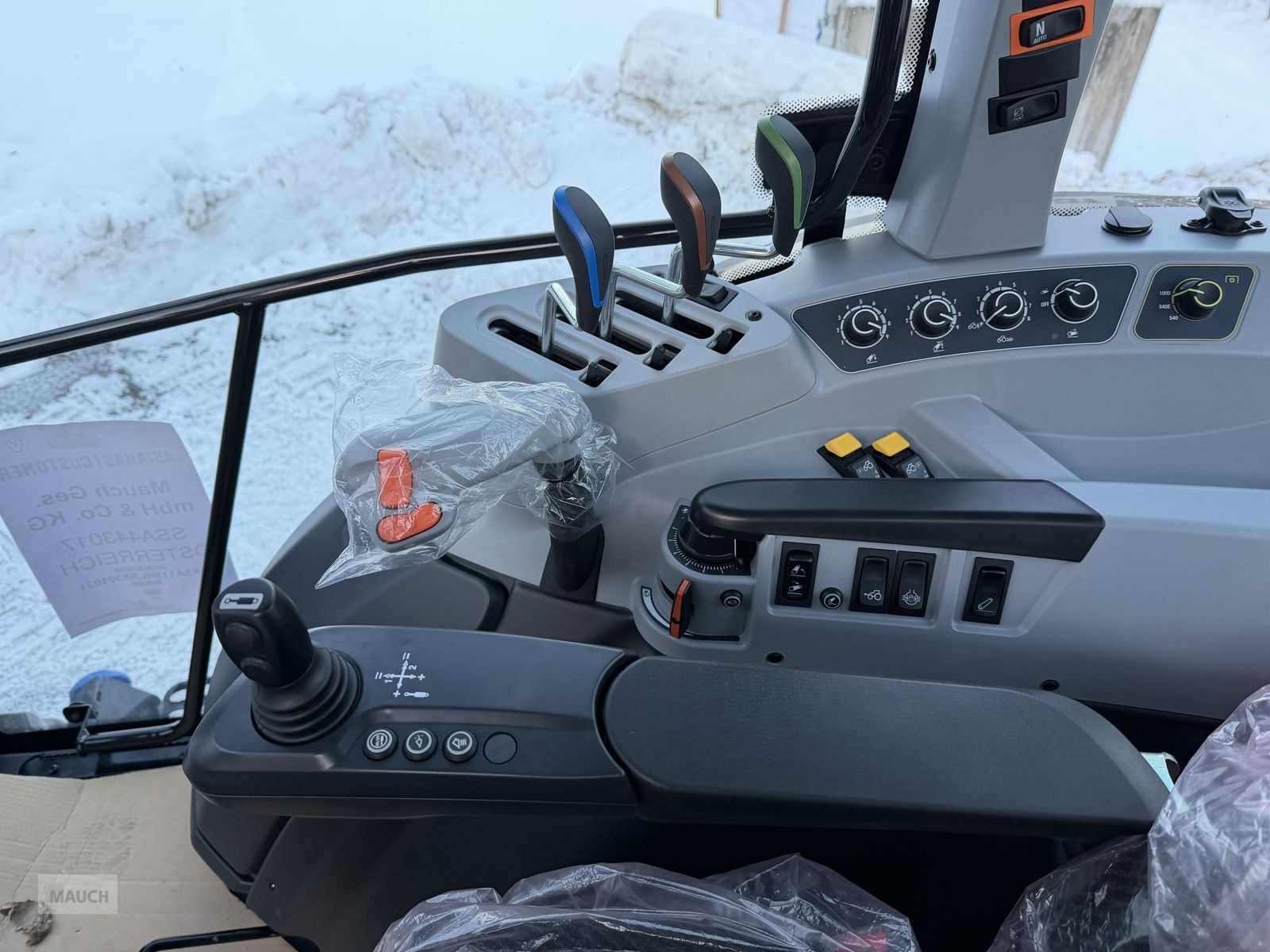 Traktor des Typs Valtra A 115, Neumaschine in Eben (Bild 12)