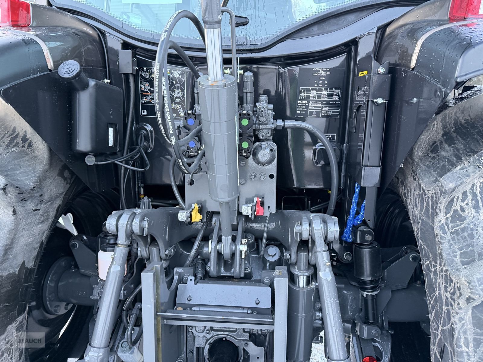 Traktor des Typs Valtra A 115, Neumaschine in Eben (Bild 8)