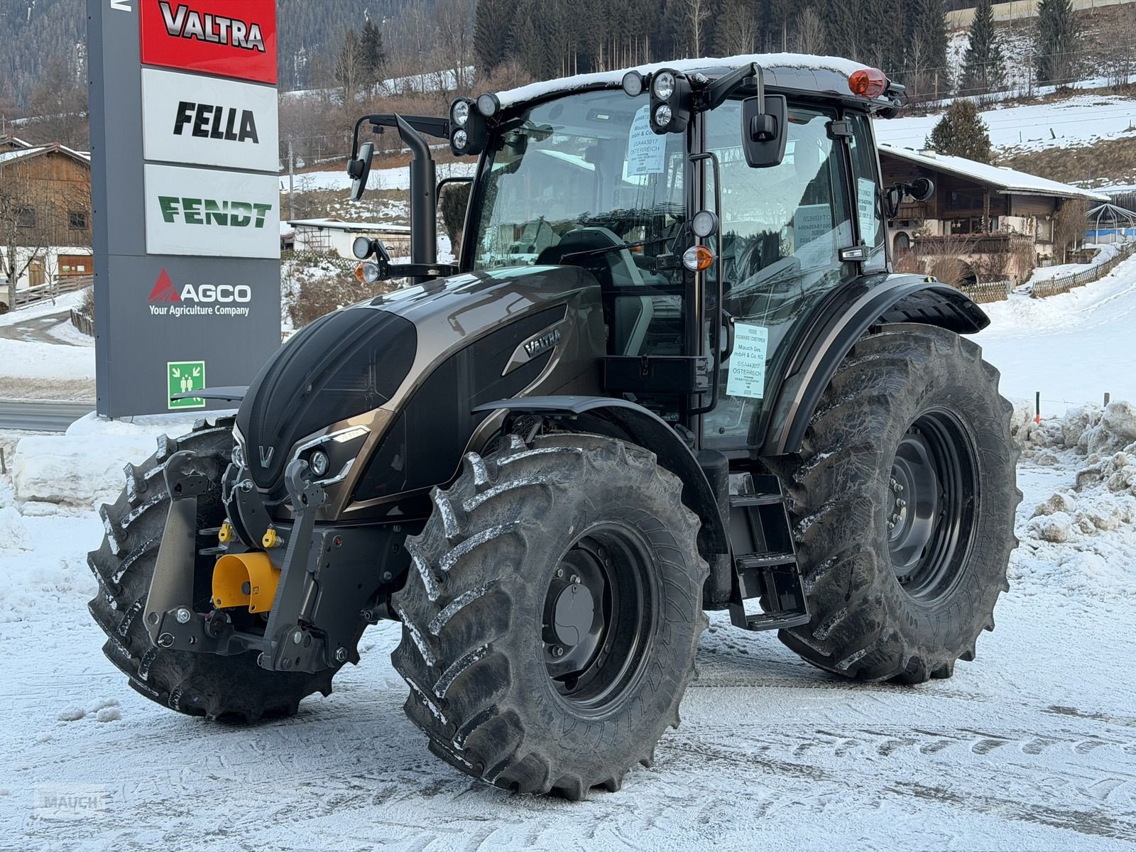 Traktor des Typs Valtra A 115, Neumaschine in Eben (Bild 2)