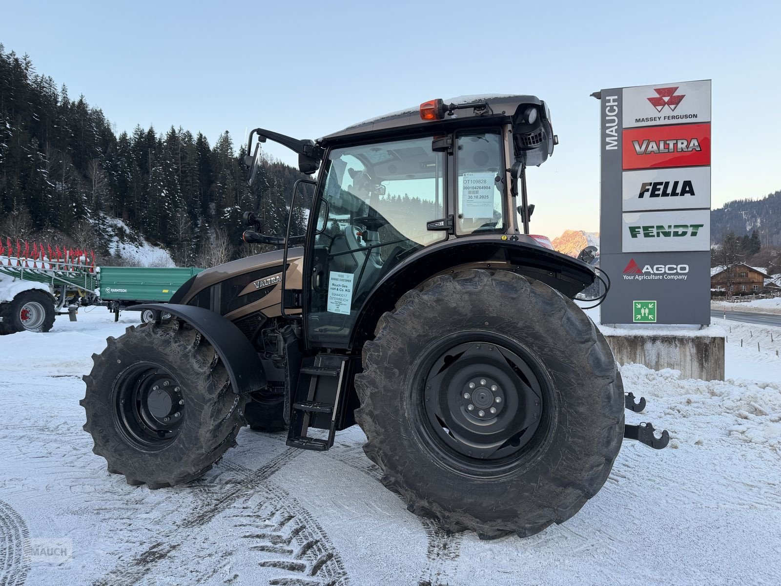 Traktor des Typs Valtra A 115, Neumaschine in Eben (Bild 10)