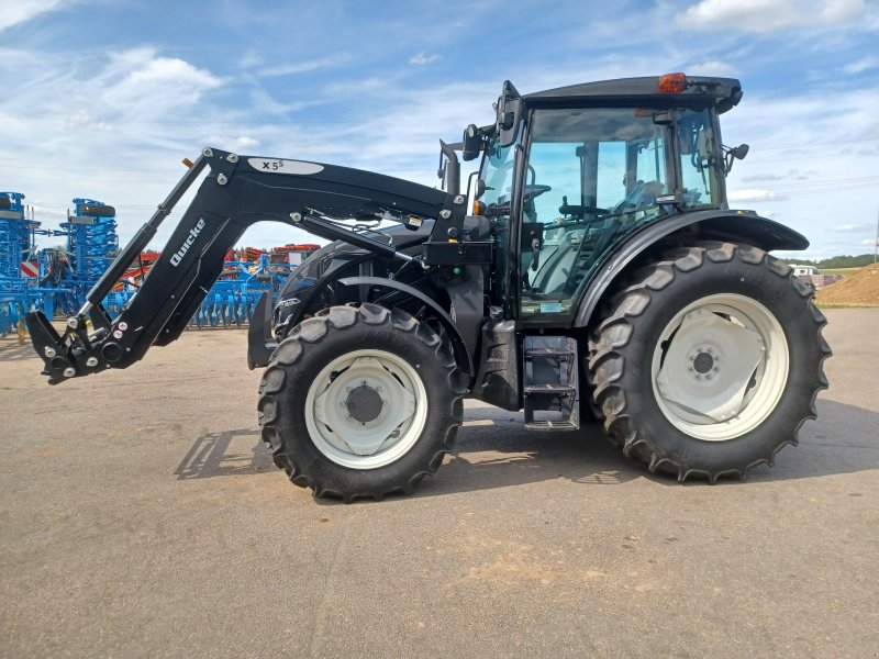 Valtra A 115, Neumaschine, Baujahr: 04/2024, Betriebsstunden: 3 Stunden (Bild 1) Traktor des Typs Valtra A 115, Neumaschine in Uffenheim (Bild 1)