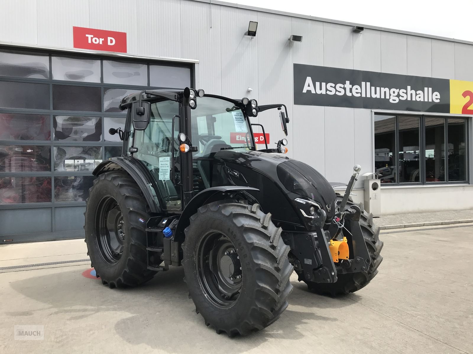 Traktor του τύπου Valtra A 115, Neumaschine σε Burgkirchen (Φωτογραφία 1)