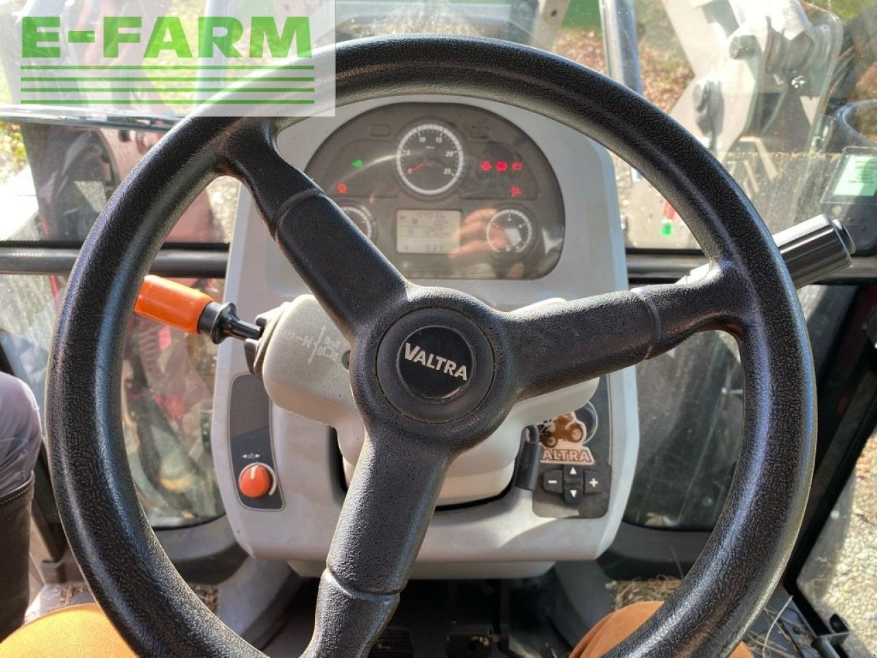 Traktor des Typs Valtra a 74 + chargeur, Gebrauchtmaschine in Ytrac (Bild 10)