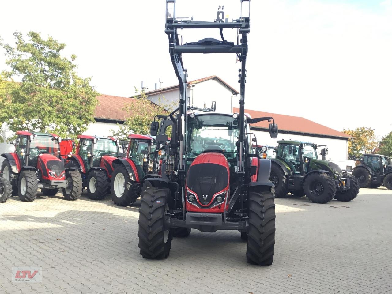 Traktor of the type Valtra A 75 SH FL, Neumaschine in Eggenfelden (Picture 3)