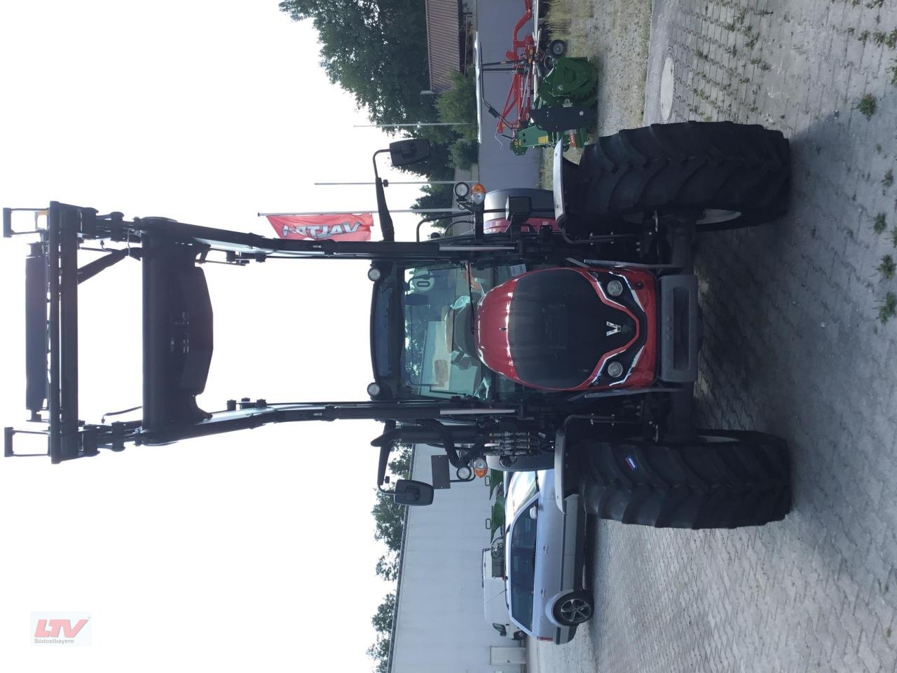 Traktor des Typs Valtra A 85 SH FL, Neumaschine in Eggenfelden (Bild 4)