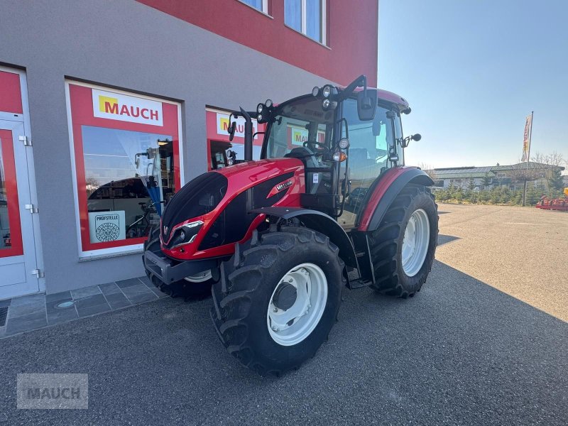 Traktor typu Valtra A 85, Neumaschine v Burgkirchen