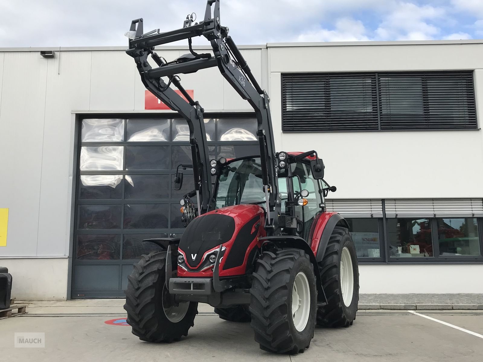 Traktor des Typs Valtra A 95, Neumaschine in Burgkirchen (Bild 2)