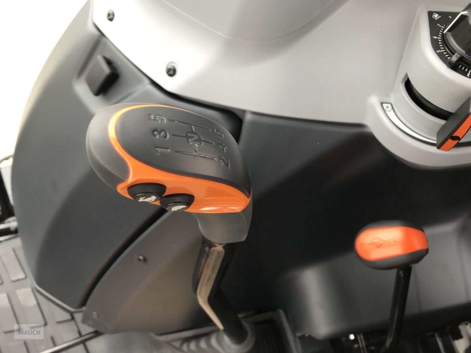 Traktor des Typs Valtra A 95, Neumaschine in Burgkirchen (Bild 12)