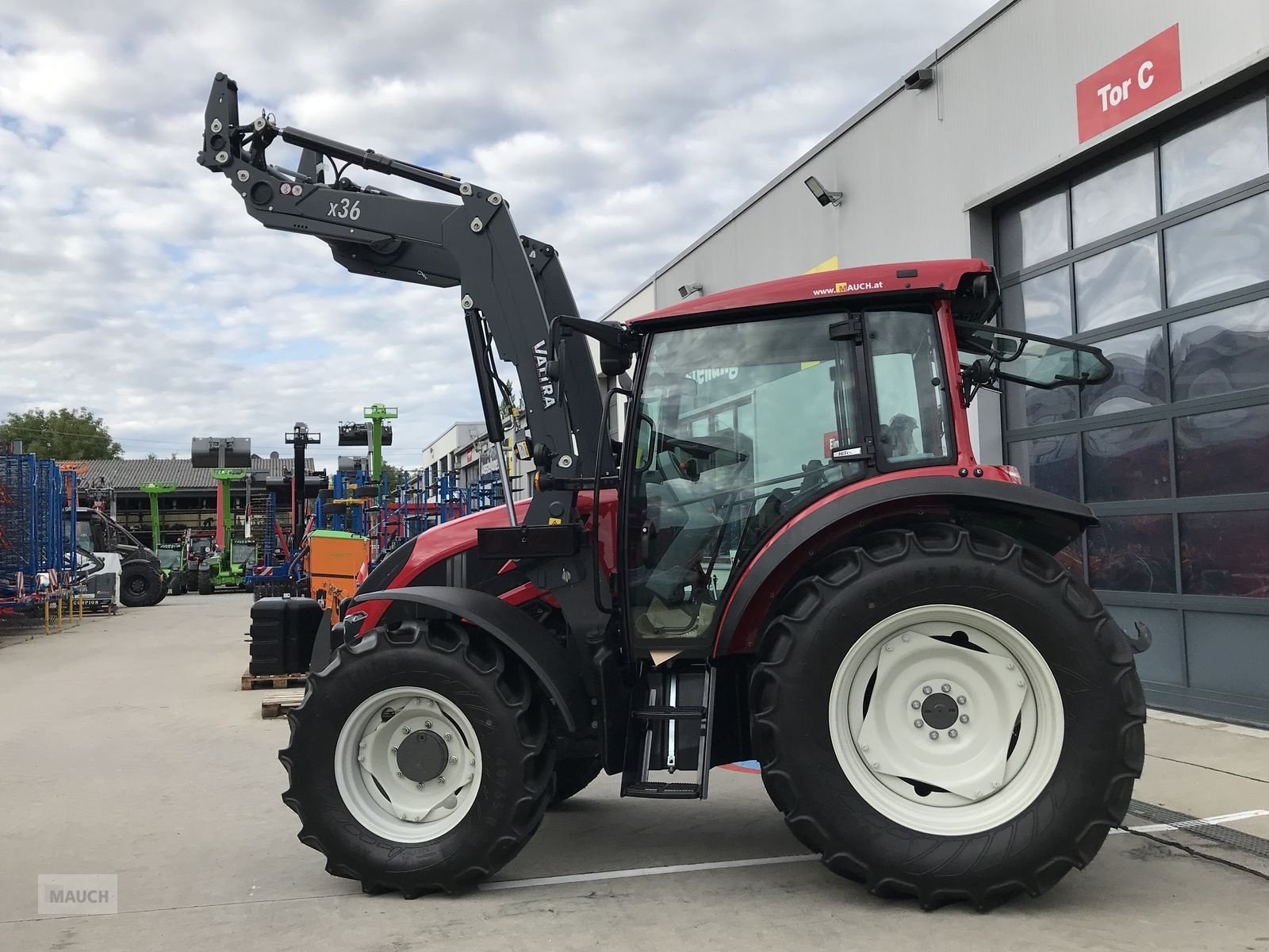 Traktor des Typs Valtra A 95, Neumaschine in Burgkirchen (Bild 4)