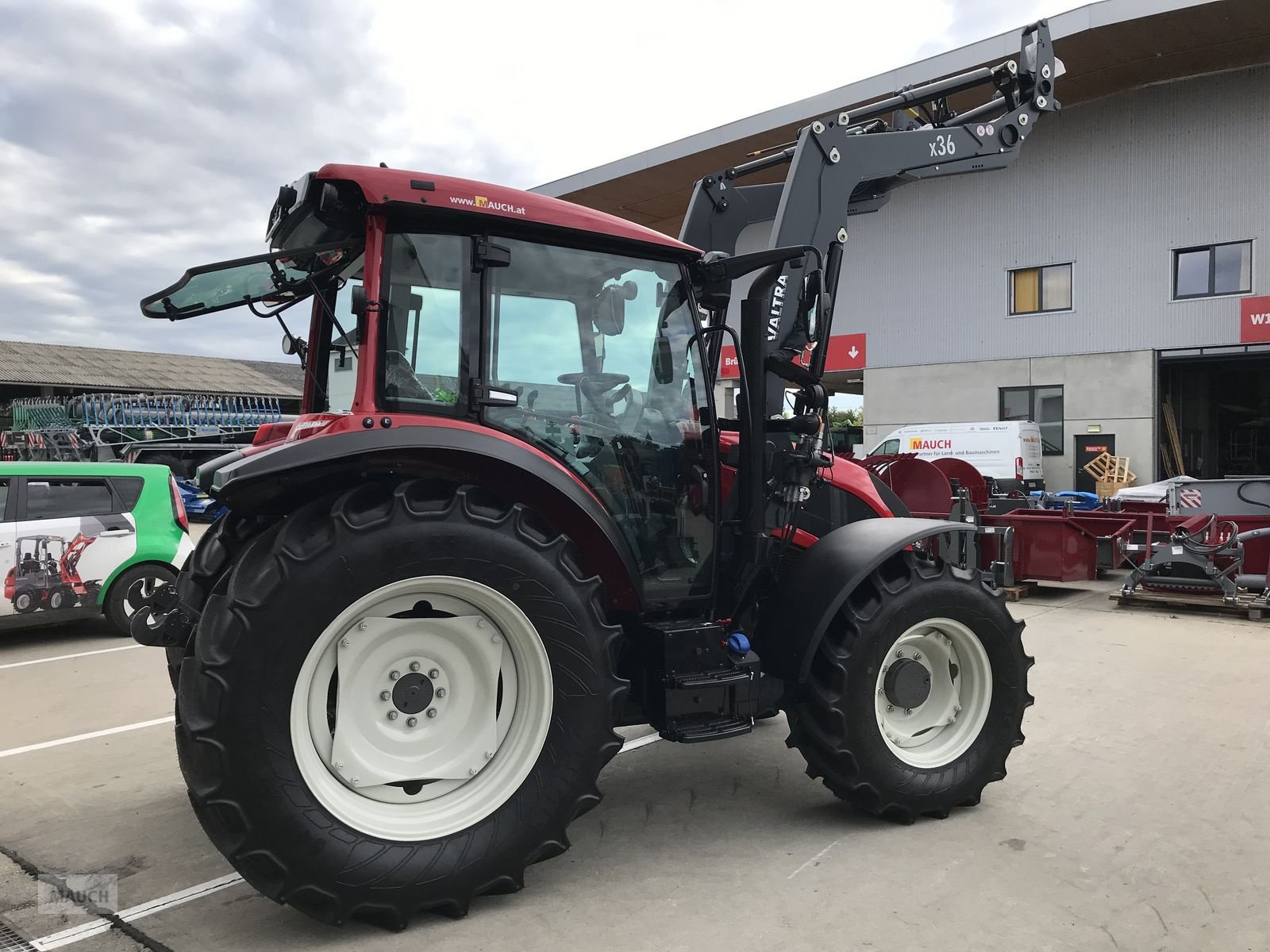 Traktor des Typs Valtra A 95, Neumaschine in Burgkirchen (Bild 8)