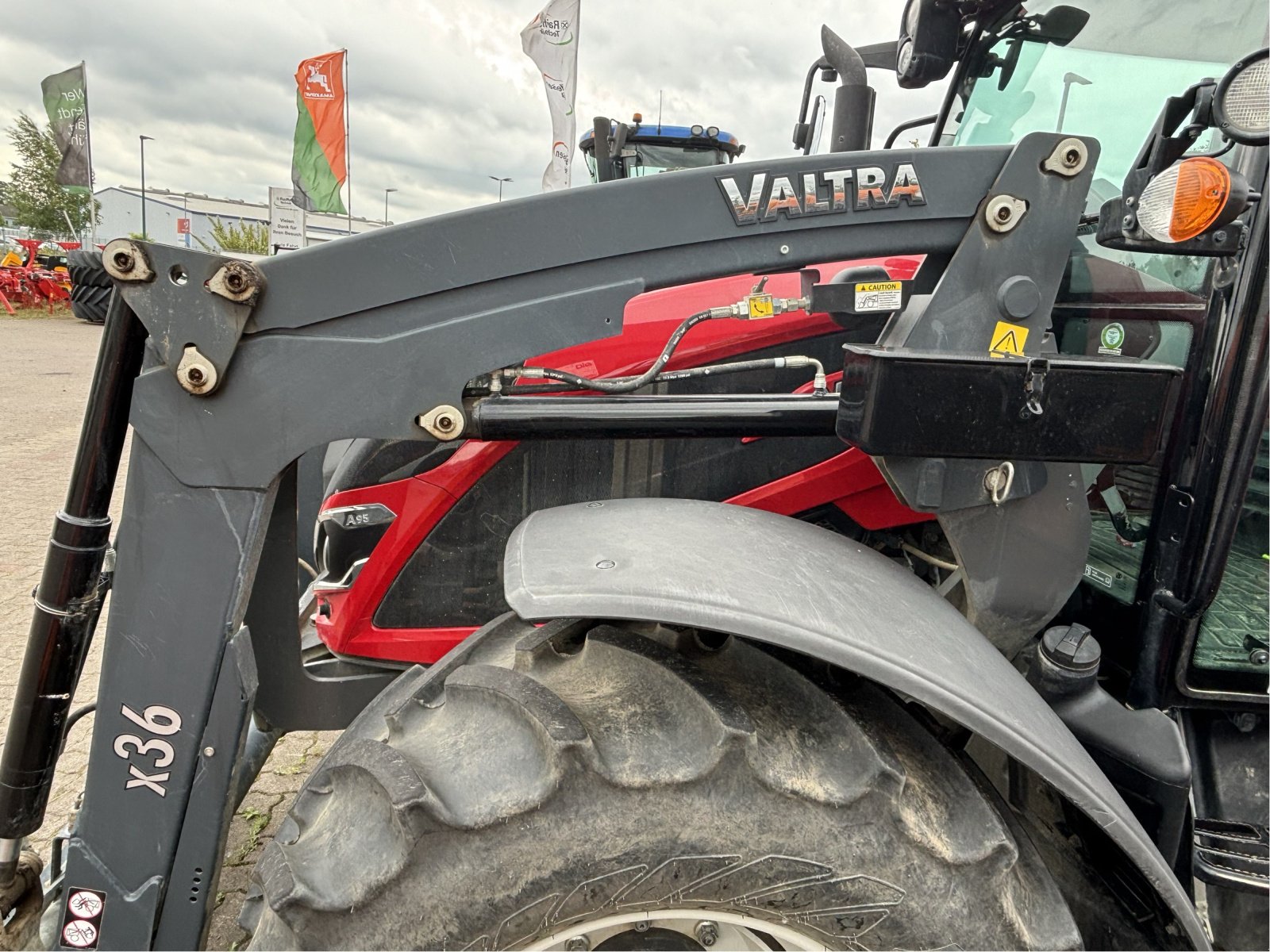 Traktor za tip Valtra A 95, Gebrauchtmaschine u Elmenhorst-Lanken (Slika 18)