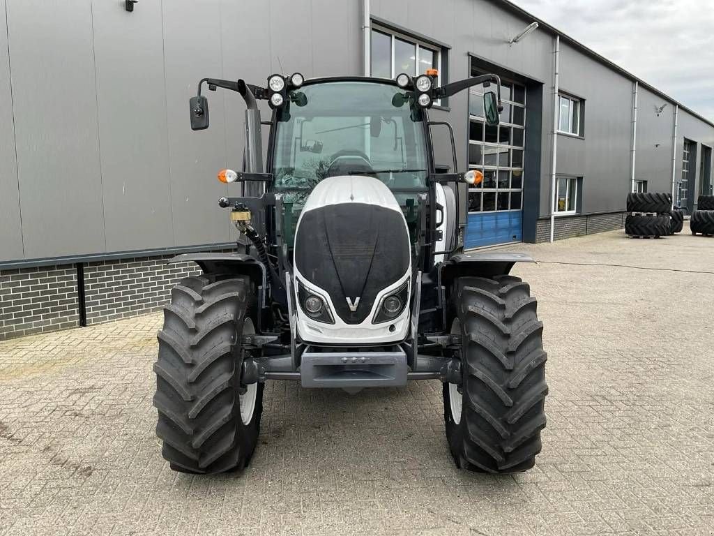 Traktor типа Valtra A104 Hitech 4, Luchtremmen, voorladeraanbouwdelen, Gebrauchtmaschine в Marknesse (Фотография 3)