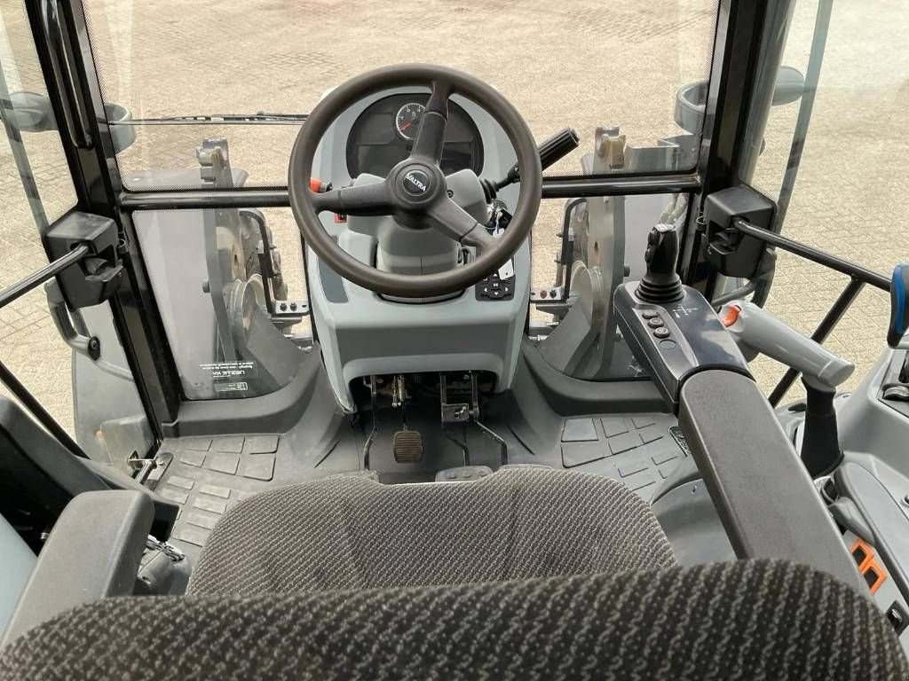 Traktor типа Valtra A104 Hitech 4, Luchtremmen, voorladeraanbouwdelen, Gebrauchtmaschine в Marknesse (Фотография 11)