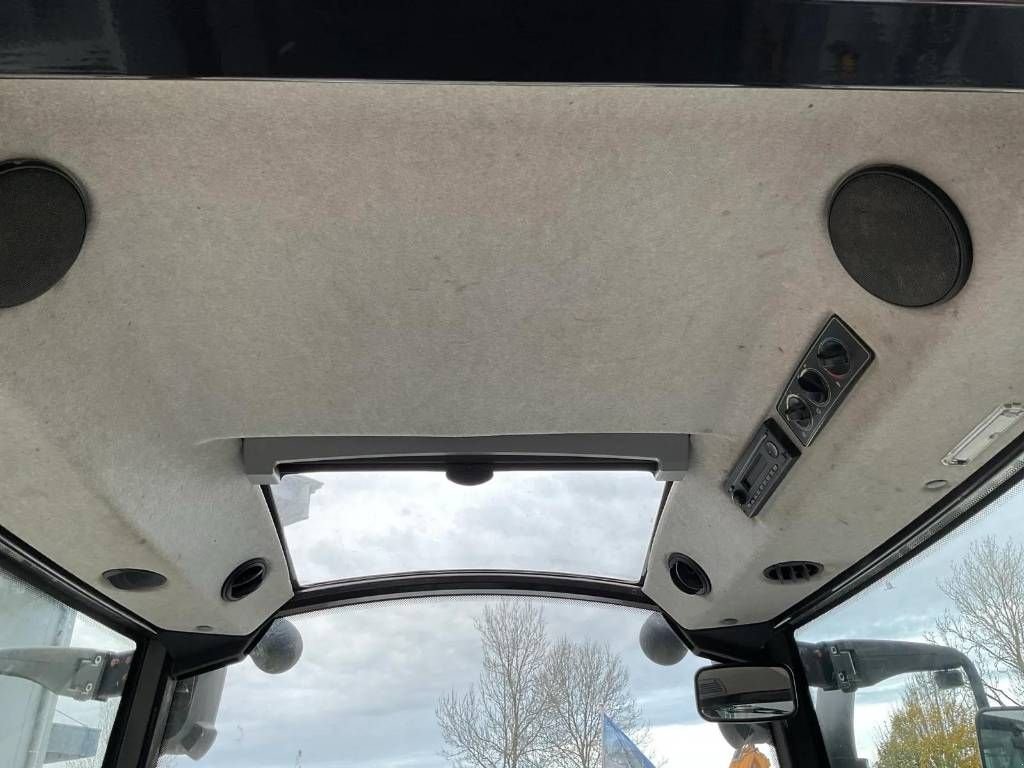 Traktor типа Valtra A104 Hitech 4, Luchtremmen, voorladeraanbouwdelen, Gebrauchtmaschine в Marknesse (Фотография 10)