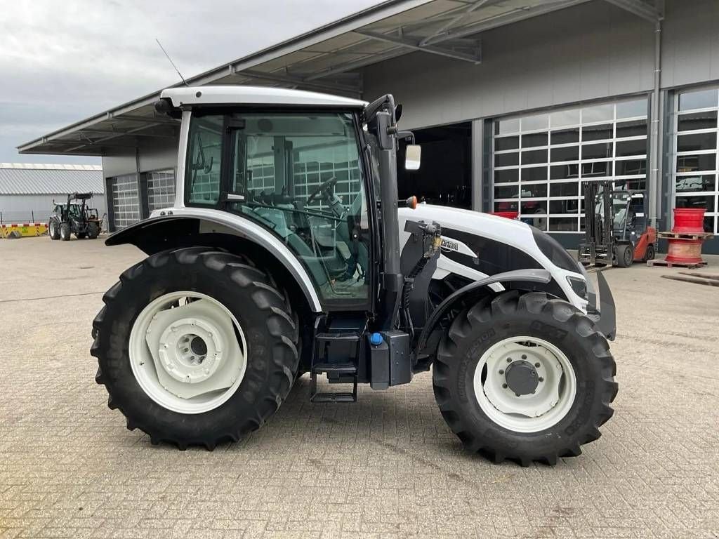 Traktor типа Valtra A104 Hitech 4, Luchtremmen, voorladeraanbouwdelen, Gebrauchtmaschine в Marknesse (Фотография 5)