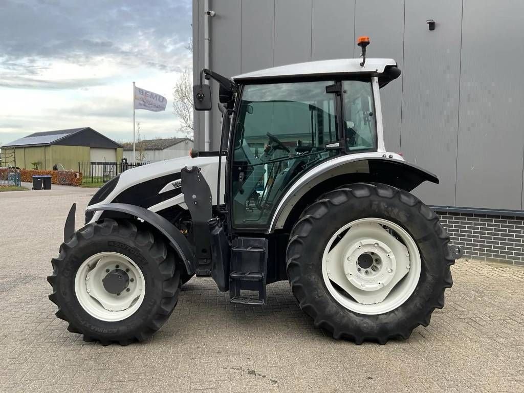 Traktor типа Valtra A104 Hitech 4, Luchtremmen, voorladeraanbouwdelen, Gebrauchtmaschine в Marknesse (Фотография 9)