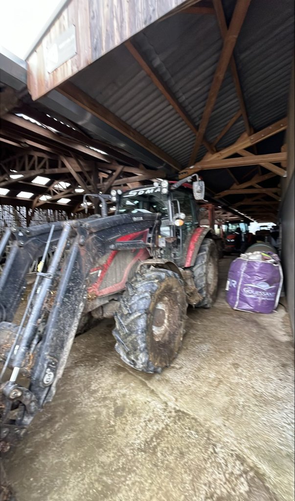 Traktor Türe ait Valtra A104 Hitech, Gebrauchtmaschine içinde JOSSELIN (resim 2)