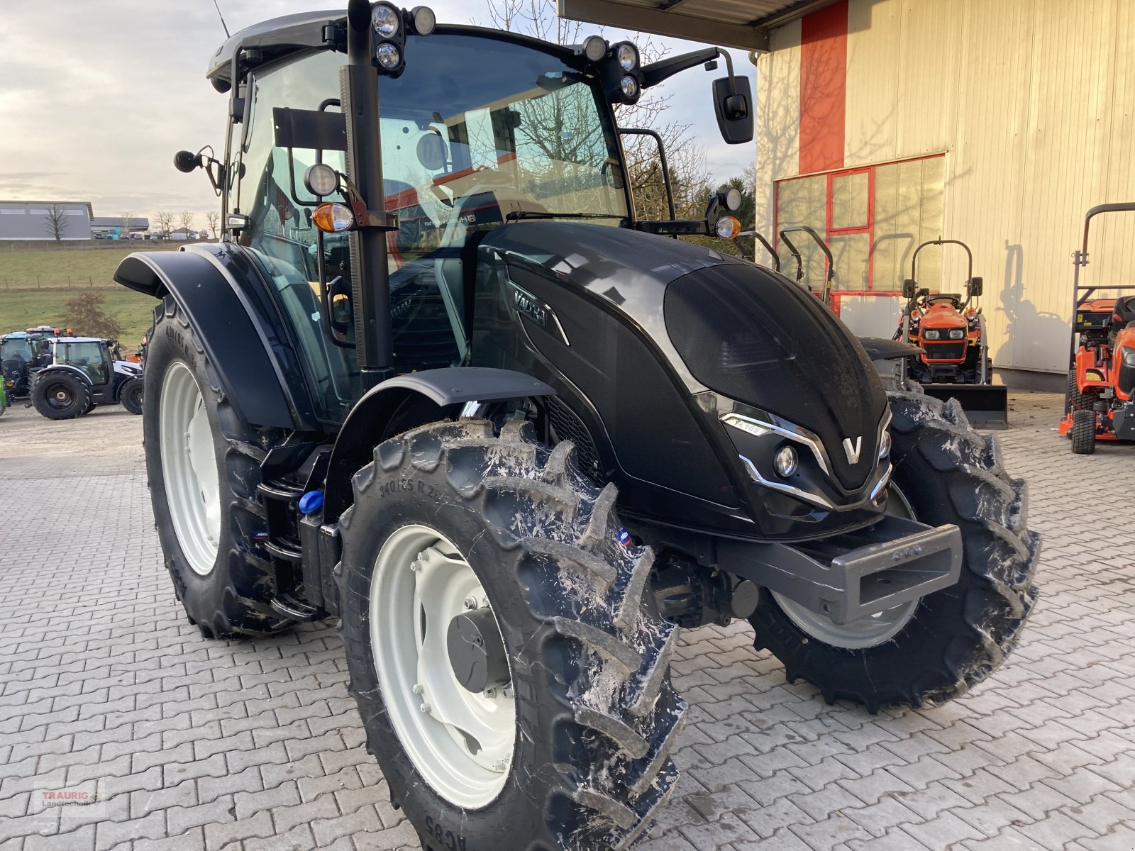 Traktor Türe ait Valtra A105 H4, Neumaschine içinde Mainburg/Wambach (resim 3)