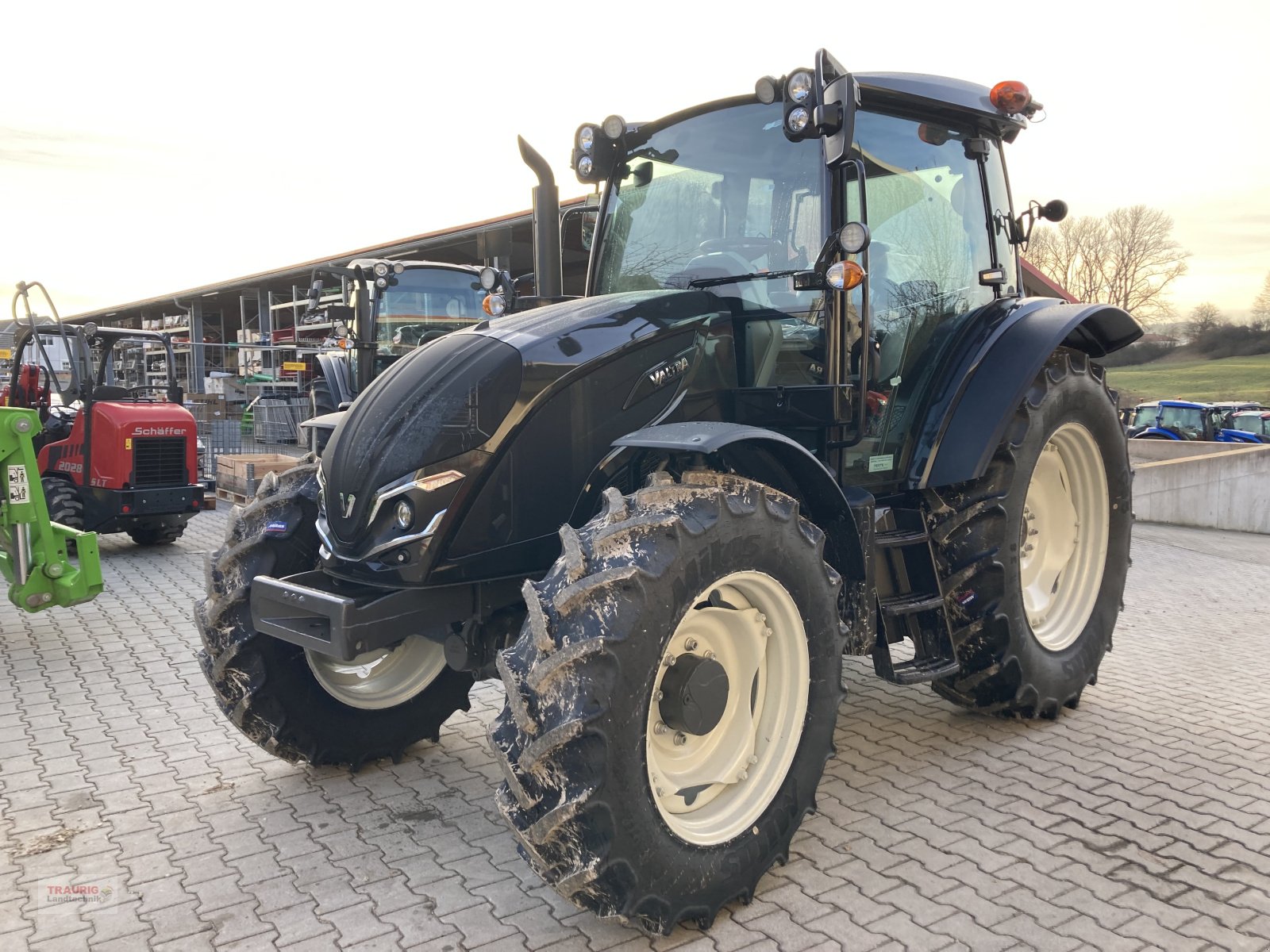 Traktor Türe ait Valtra A105 H4, Neumaschine içinde Mainburg/Wambach (resim 21)