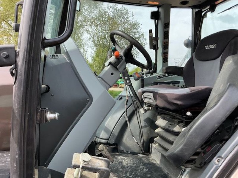 Traktor van het type Valtra A105, Gebrauchtmaschine in les hayons (Foto 7)