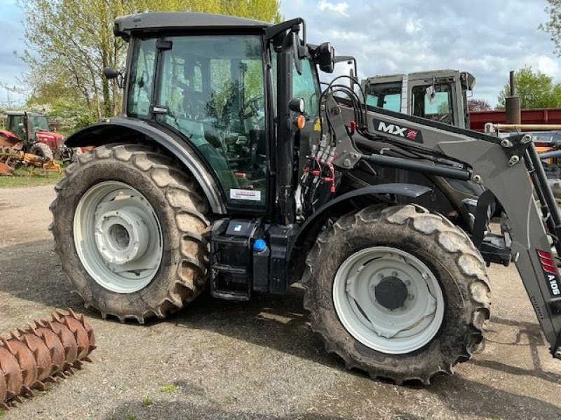 Traktor van het type Valtra A105, Gebrauchtmaschine in les hayons (Foto 3)