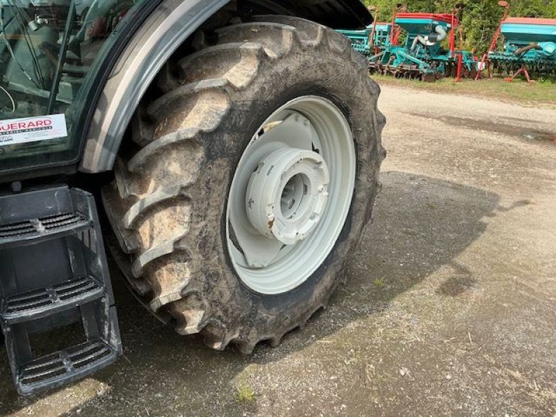 Traktor van het type Valtra A105, Gebrauchtmaschine in les hayons (Foto 8)