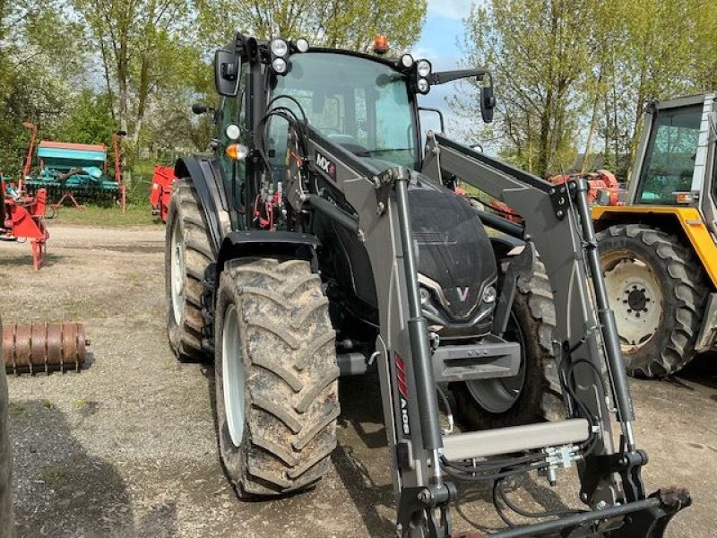 Traktor van het type Valtra A105, Gebrauchtmaschine in les hayons (Foto 2)