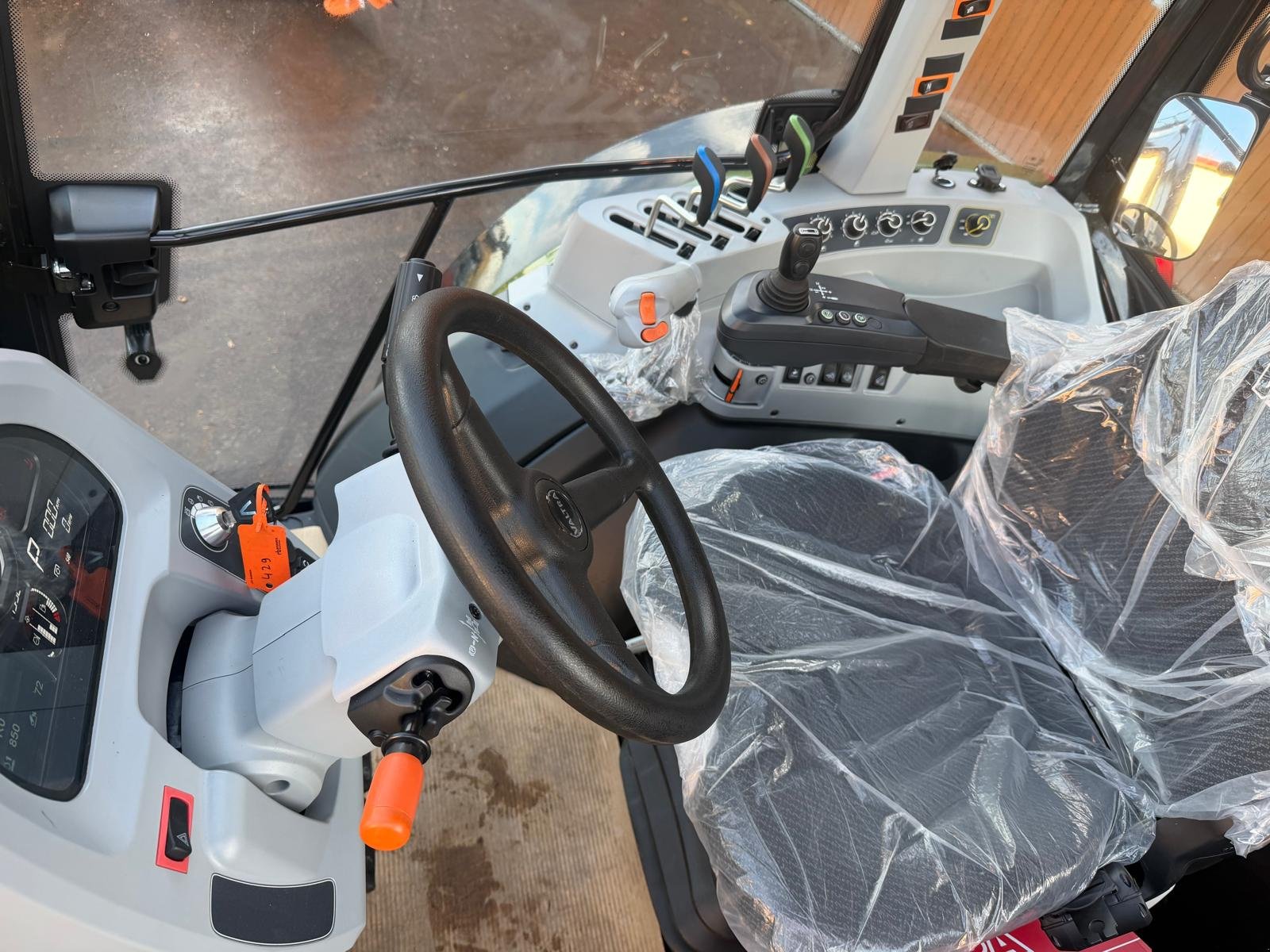 Traktor du type Valtra A105, Neumaschine en Gemünden (Photo 4)