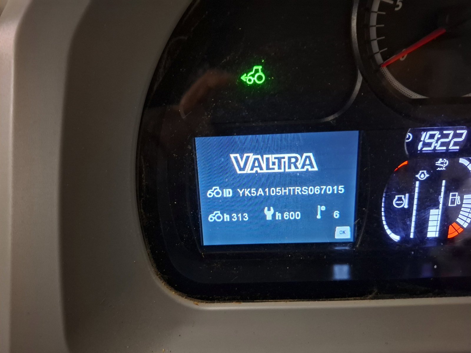 Traktor des Typs Valtra A105, Gebrauchtmaschine in Bayern - Bad Endorf (Bild 3)