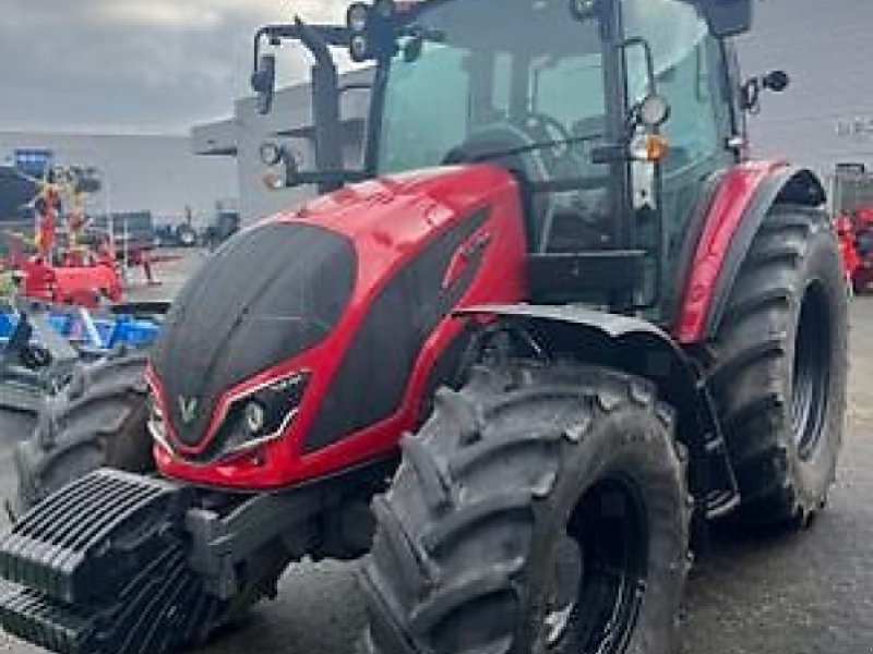 Traktor des Typs Valtra A105MH4, Neumaschine in Sainte-Croix-en-Plaine (Bild 1)