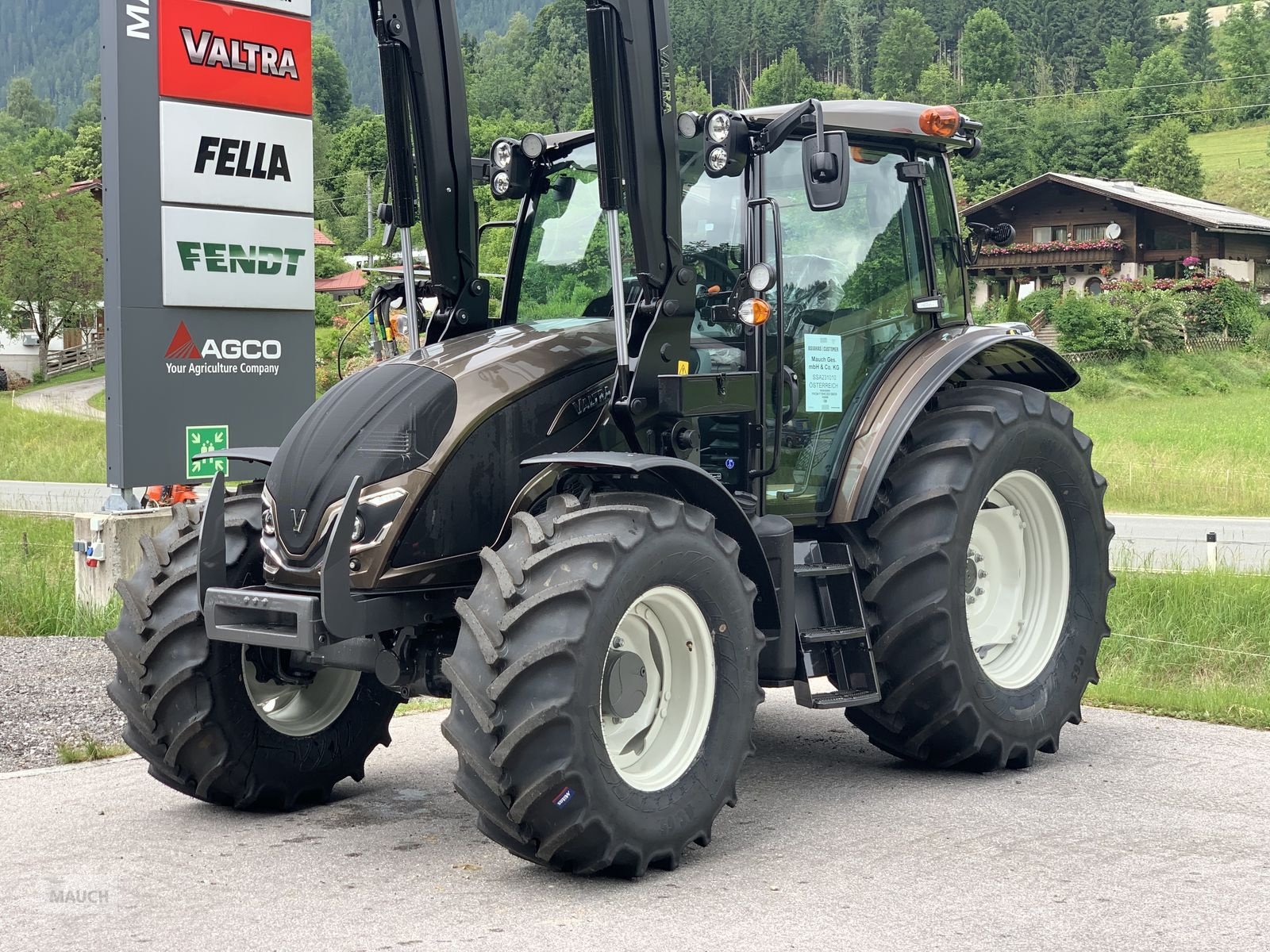 Traktor typu Valtra A115 MH4 + Frontlader G4L, Neumaschine v Eben (Obrázek 2)