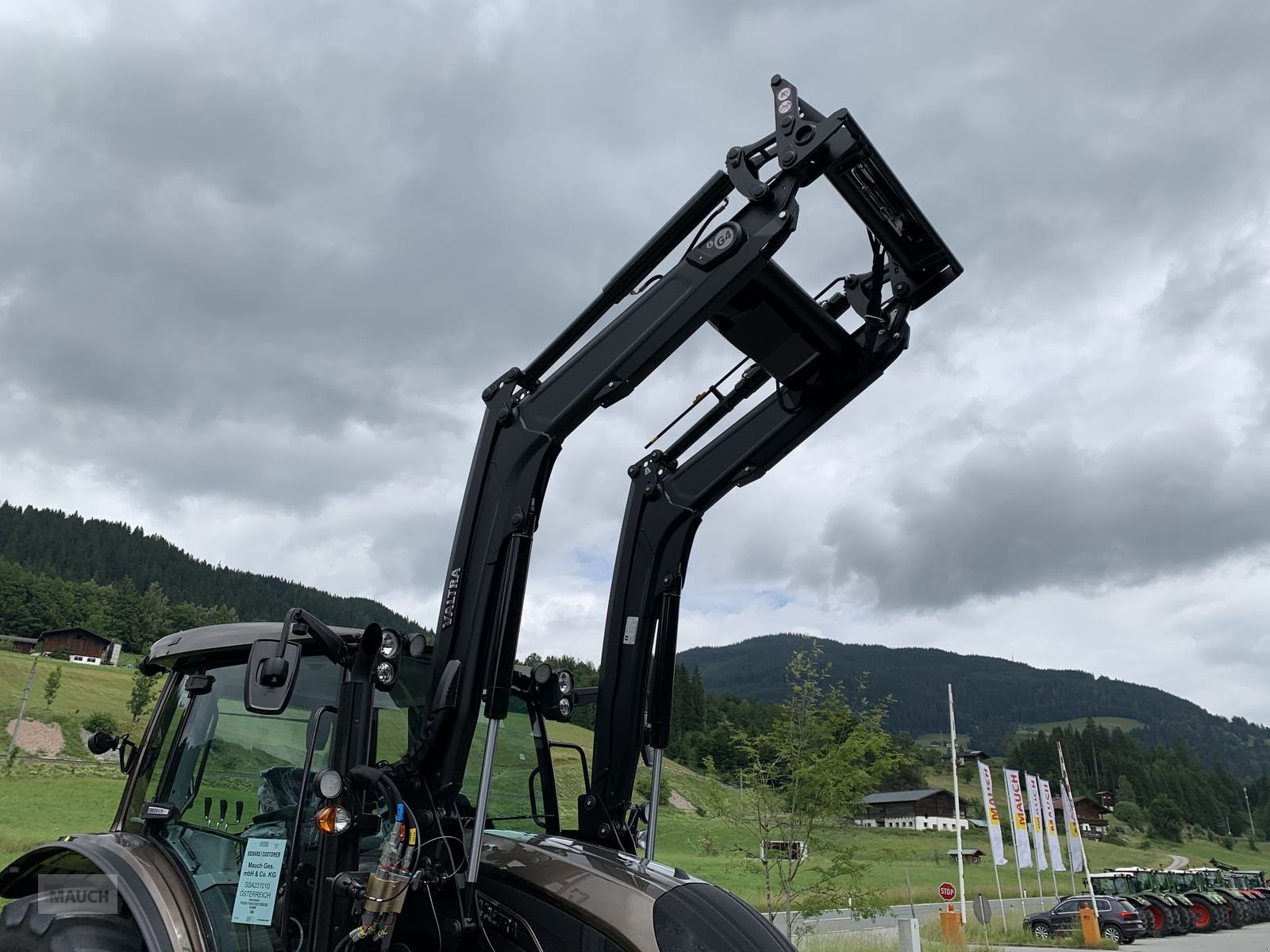 Traktor typu Valtra A115 MH4 + Frontlader G4L, Neumaschine v Eben (Obrázek 5)