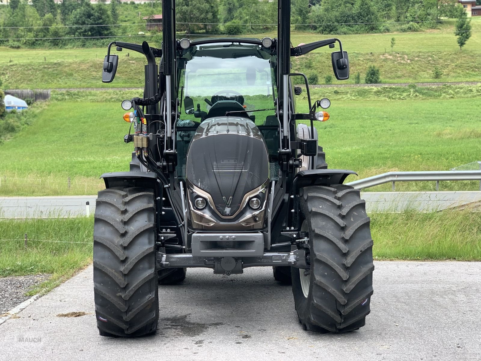 Traktor typu Valtra A115 MH4 + Frontlader G4L, Neumaschine v Eben (Obrázek 3)