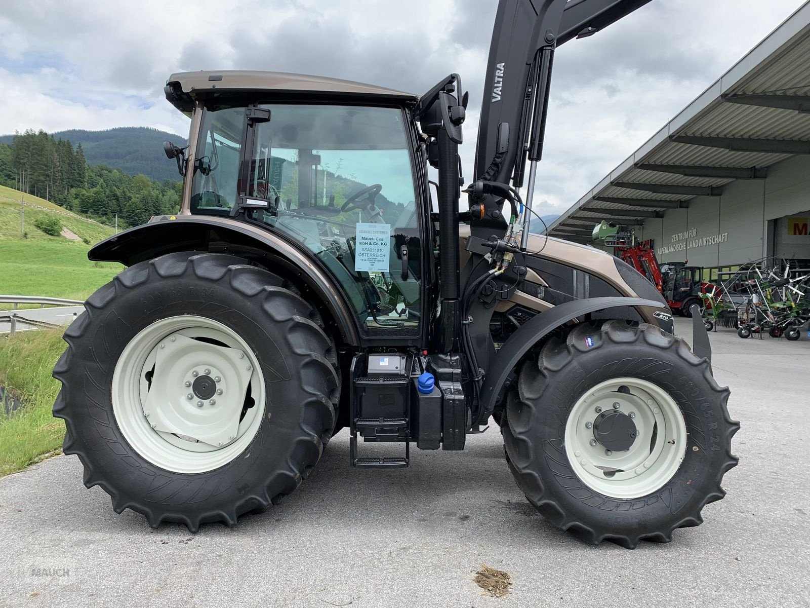 Traktor typu Valtra A115 MH4 + Frontlader G4L, Neumaschine v Eben (Obrázek 7)