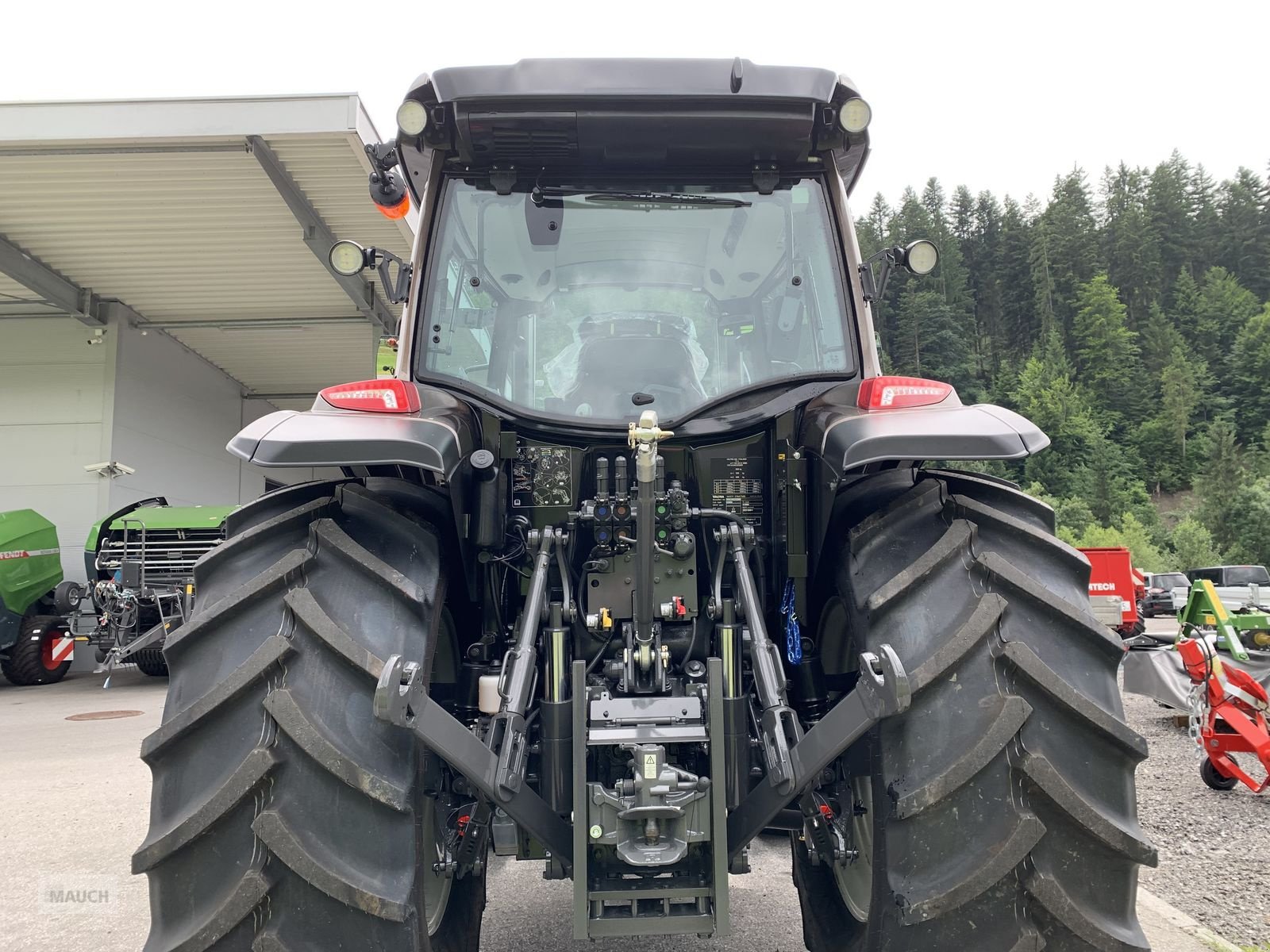 Traktor typu Valtra A115 MH4 + Frontlader G4L, Neumaschine v Eben (Obrázek 9)