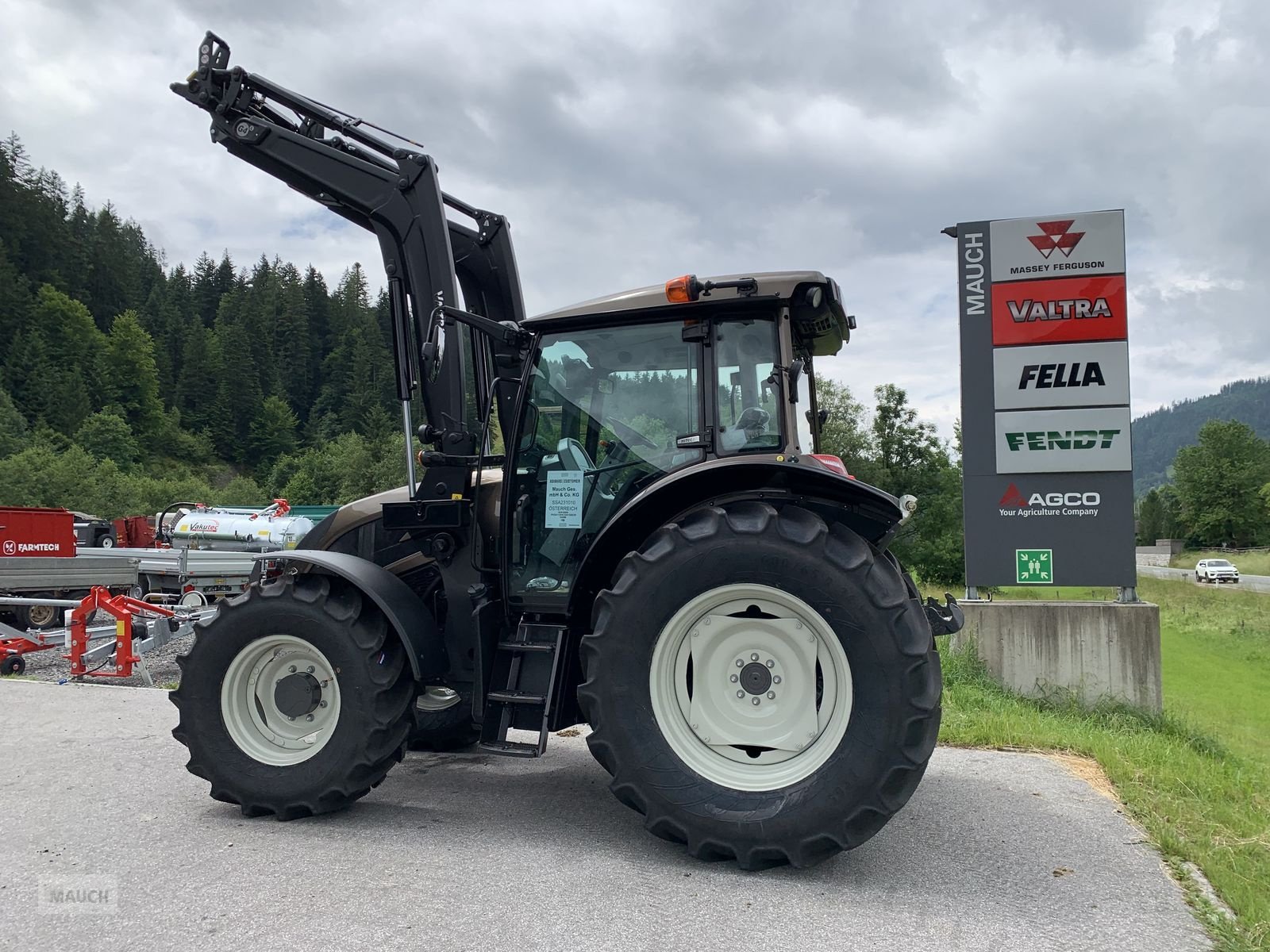 Traktor typu Valtra A115 MH4 + Frontlader G4L, Neumaschine v Eben (Obrázek 10)