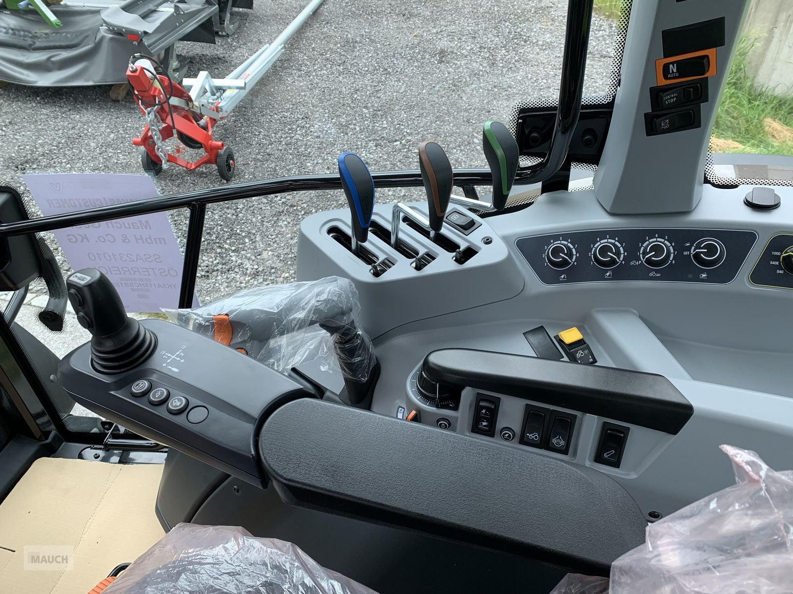 Traktor typu Valtra A115 MH4 + Frontlader G4L, Neumaschine v Eben (Obrázek 12)